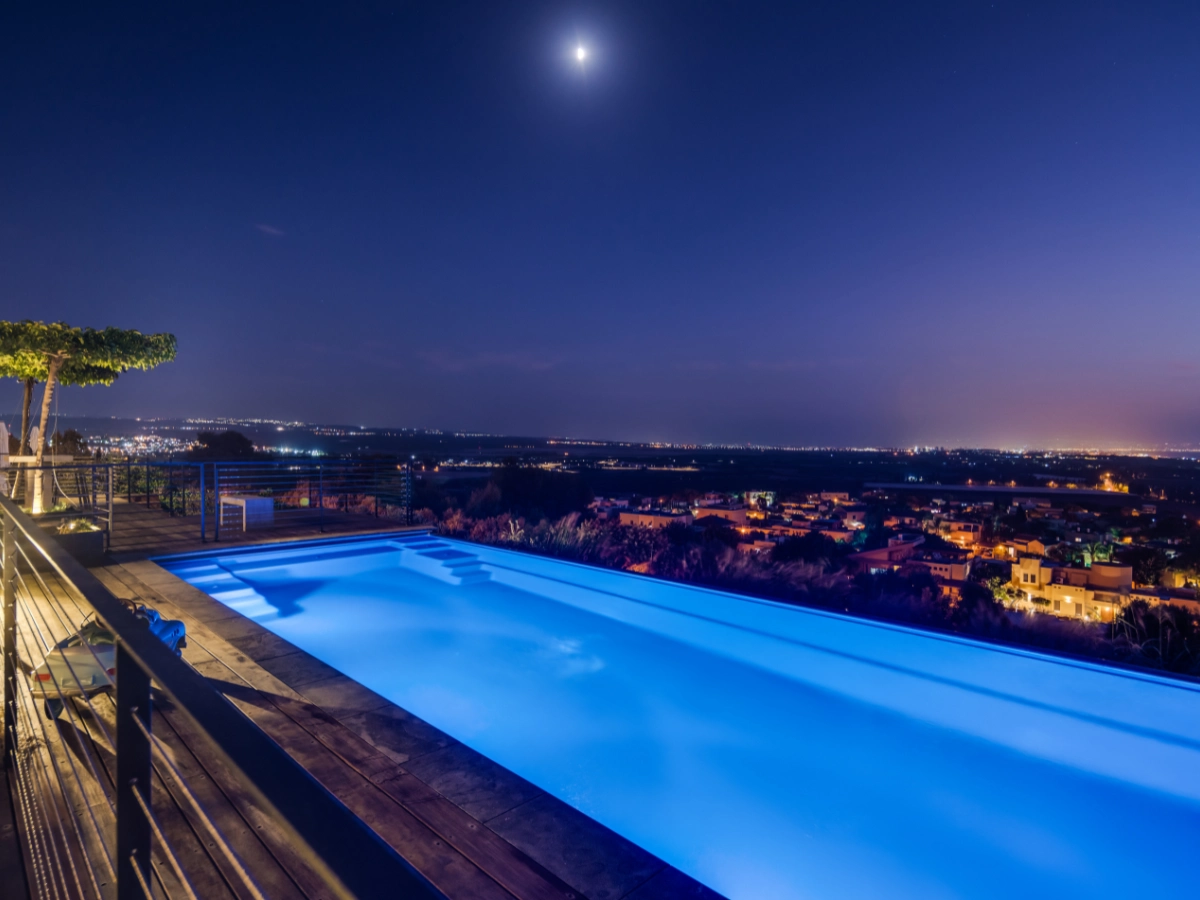 LED Infinity Pool