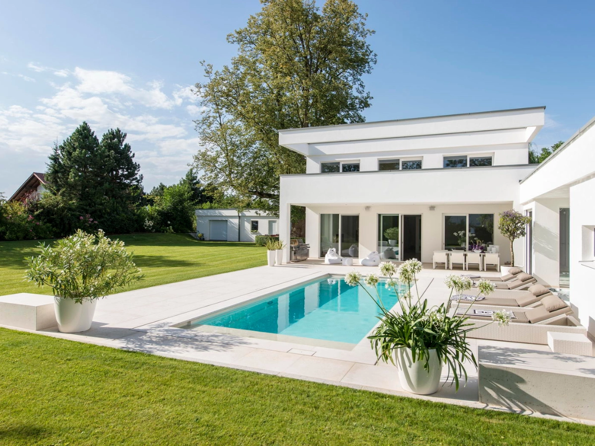 Minimalist White Pool